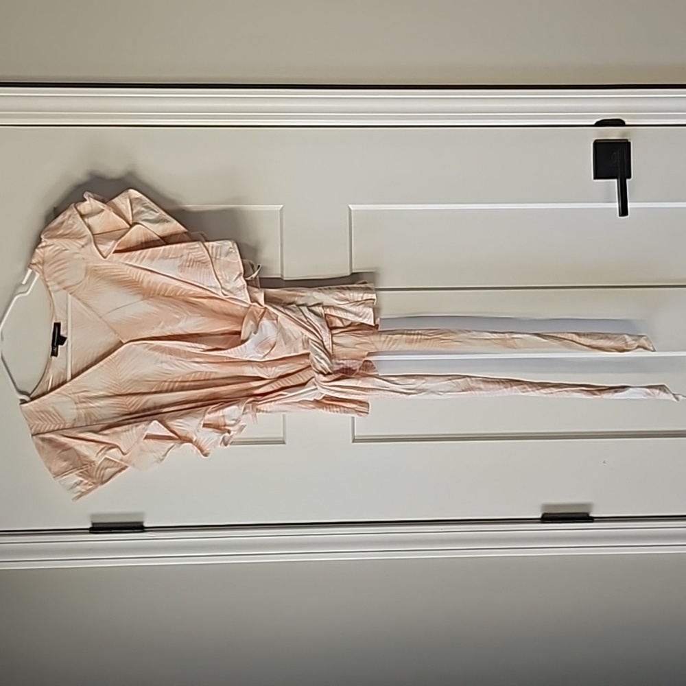INC woman's top. Size large. Cream and light pink.